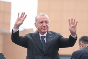 "Bir tarafta Cumhur İttifakı, diğer tarafta ter&ouml;r &ouml;rg&uuml;tleri zihniyetinin destek verdiği Millet İttifakı"