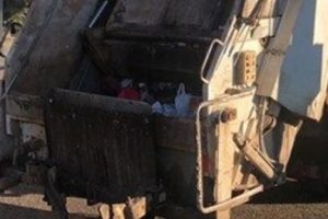 &Ccedil;&ouml;p kamyonunda sıkışan iş&ccedil;i hayatını kaybetti