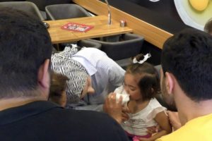 Elanur'un nefes borusuna ka&ccedil;an şekeri doktor &ccedil;ıkardı