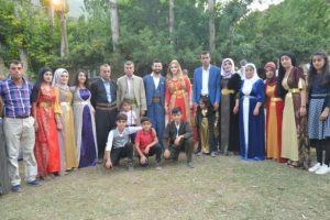 Aşiret d&uuml;ğ&uuml;n&uuml;nde takı yarışı