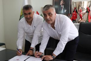 Akhisarspor, Altıparmak ile s&ouml;zleşme imzaladı