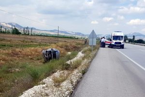 Otomobil şarampole devrildi: 4 yaralı