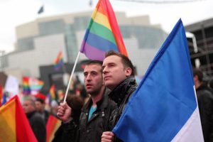 Eşcinsel dernekleri Fransa'yı AB'ye şikayet etti