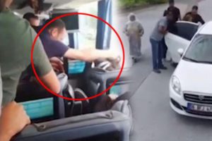 Otob&uuml;s&uuml;n &ouml;n&uuml;n&uuml; kesip, kadını darp ederek ka&ccedil;ırdılar! Flaş gelişme!