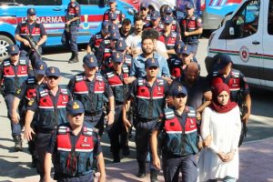 12 ka&ccedil;ak g&ouml;&ccedil;menin &ouml;l&uuml;m&uuml;yle ilgili 8 kişi tutuklandı
