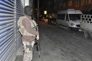 Diyarbakır'da eş zamanlı hava destekli narkotik uygulaması