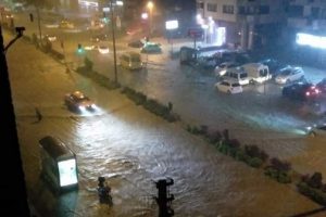 Trabzon'da sağanak etkili oldu, yollar g&ouml;le d&ouml;nd&uuml;