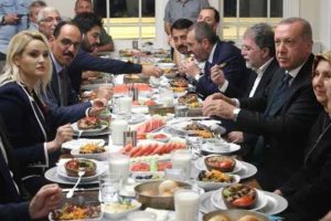 Cumhurbaşkanı Erdoğan &Ccedil;engelk&ouml;y'de restoranda yemek yedi