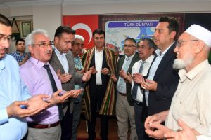 Bursa Osmangazi Belediye Başkanı D&uuml;ndar T&uuml;rkistanlı soydaşlarla buluştu
