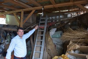 Bursa'da evin bah&ccedil;esinde bulunan 550 yıllık hamam depo olarak kullanılıyor