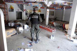 Honduras'ta kaos b&uuml;y&uuml;yor