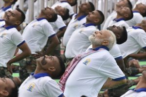 Modi 40 bin kişiyle yoga yaptı