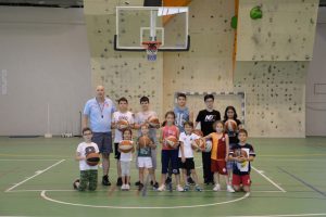 Bursa &Ccedil;ocuklar basketbolu &uuml;niversitede &ouml;ğreniyor