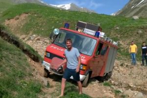 Alman turistin yardımına Rizeli gen&ccedil;ler yetişti