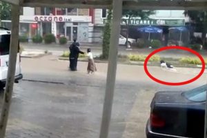 Sel &ccedil;ocuğu b&ouml;yle s&uuml;r&uuml;kledi