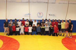 Bursa Gen&ccedil;lik Hizmetleri ve Spor il M&uuml;d&uuml;r&uuml; H&uuml;seyin Uysal'dan g&uuml;reş&ccedil;ilere ziyaret