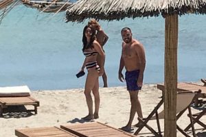 &Uuml;nl&uuml; oyuncu sevgilisiyle g&ouml;r&uuml;nt&uuml;lendi