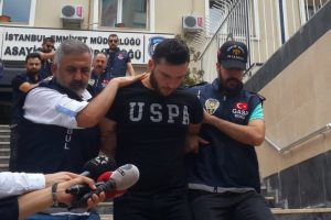 Şişli'de motosikletli gasp&ccedil;ılar g&uuml;venlik kamerasında