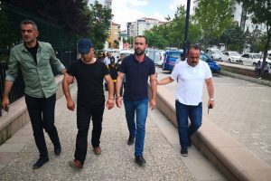 Kadını sa&ccedil;ından s&uuml;r&uuml;kleyen kişiler adliyeye sevk edildi