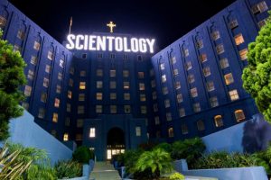 Hollywood &uuml;nl&uuml;lerinin tarikatı Scientology'ye yeni şu&ccedil;lamalar