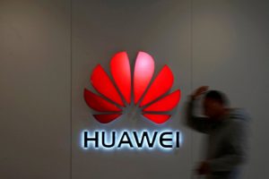 Huawei işletim sistemi i&ccedil;in g&ouml;r&uuml;şmelere başlıyor