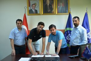 Bursa B&uuml;y&uuml;kşehir Belediyespor'da Furkan Dur s&ouml;zleşme yeniledi