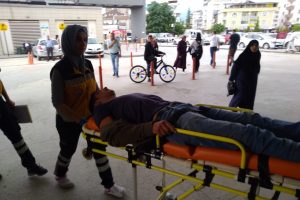 Bursa'da otomobil ile motosikletin &ccedil;arpıştığı kaza anları kamerada