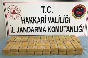 Baskın yapılan evde 21 kilo eroin bulundu