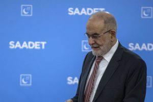Karamollaoğlu'ndan 'Nereden nereye' g&ouml;ndermesi