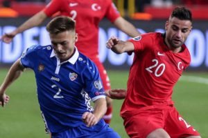 Galatasaray'da T&uuml;r&uuml;&ccedil; bombası!