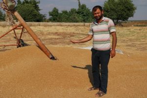 30 ton buğday y&uuml;kl&uuml; tırla kayıplara karıştı