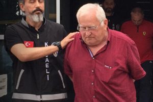 Kuyumcuları binlerce dolar dolandıran 3 şahıs tutuklandı