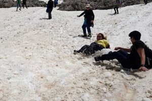 Yazın ortasında kayak yaptılar