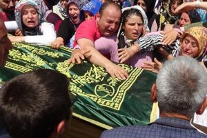 Sel sularına kapılarak yaşamını yitiren İsa g&ouml;zyaşlarıyla veda