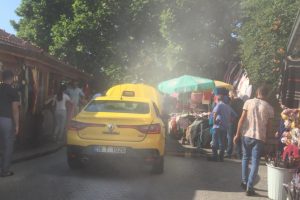 Bursa'da ticari takside yangın &ccedil;ıktı!