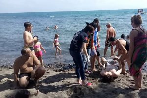 Boğulma tehlikesi ge&ccedil;iren gen&ccedil;, son anda kurtarıldı