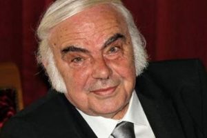 Usta oyuncu Enis Fosforoğlu hayatını kaybetti