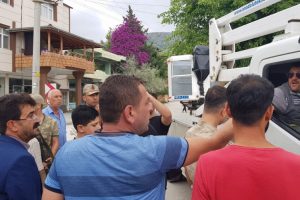 Yere d&uuml;şen elektrik kablosu panik yaşattı
