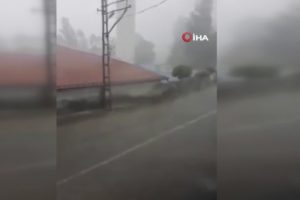Sivas'ta sağanak yağmur dereleri taşırdı