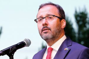 Kasapoğlu'ndan, Filenin Efeleri'ne tebrik telefonu