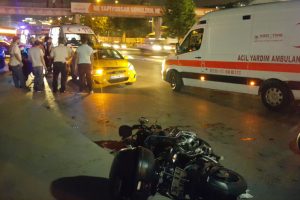 Taksi ile motosiklet &ccedil;arpıştı: 2 yaralı