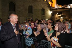 Erdoğan, Ey&uuml;p Sultan Camii &ccedil;ıkışı halkı selamladı