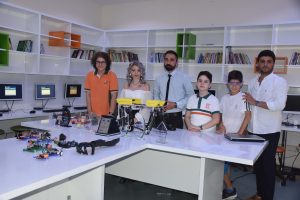 Y&uuml;r&uuml;yen robot makine ile j&uuml;ri &ouml;zel &ouml;d&uuml;l&uuml; aldılar