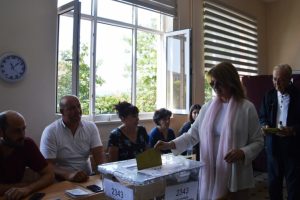 Eski Başbakan Tansu &Ccedil;iller oyunu kullandı