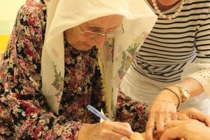 93 yaşındaki Şerife Nine oyunu kullandı