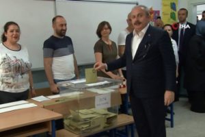 TBMM Başkanı Şentop oyunu &Uuml;sk&uuml;dar'da kullandı