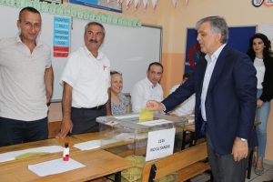 Abdullah G&uuml;l oyunu kullandı