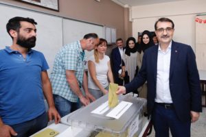 Bakan D&ouml;nmez oyunu kullandı