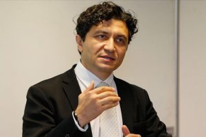 T&uuml;rk profes&ouml;re ABD'deki dahiler kul&uuml;b&uuml;nden 'En İyi Araştırma &Ouml;d&uuml;l&uuml;'