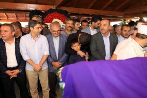 Menderes T&uuml;rel'in annesi son yolculuğuna uğurlandı